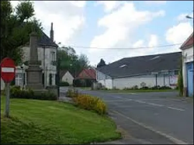 Village des Hauts-de-France, dans l'arrondissement d'Arras, Warlus se trouve dans le département ...