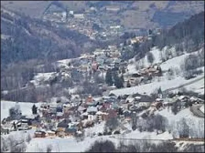Voici une vue des Avranchers-Valmorel, avec au fond les vallées de la Tarentaise. Cette commune se situe dans l'ancienne région ...