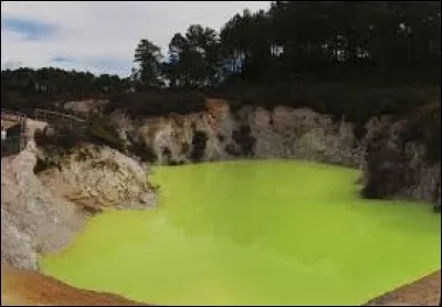 Quel est ce lac vert fluo ?