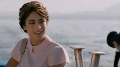 Qui rencontre Violetta pendant son voyage ?