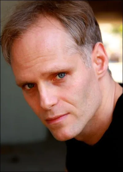 Comment s'appelle l'acteur qui ressemble à Dr Danois ?