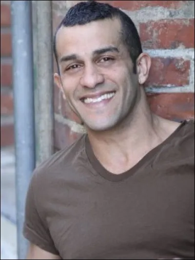 Comment s'appelle l'acteur qui ressemble à Hadès ?