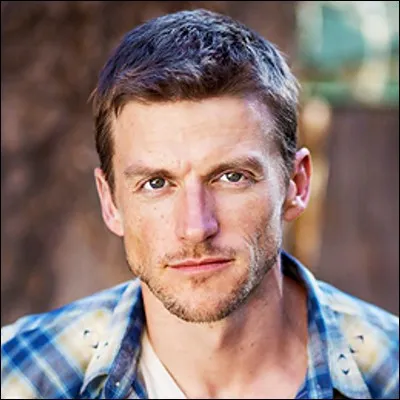 Comment s'appelle l'acteur qui ressemble à Gideon ?