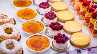 Mon premier est bavard, mon second est un oiseau, mon troisième est au rhum, mon tout est une pâtisserie.