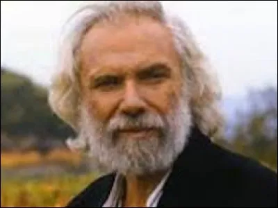 Trouvez les initiales de cette personne et ensuite ce qu'elles peuvent désigner.