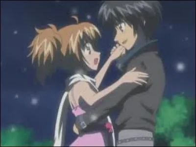 Kilari a cassé le talon de sa chaussure et elle a dansé avec Hiroto dehors.