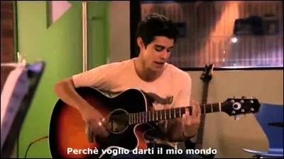 En réalité, quel est le nom de famille de Tomás ?