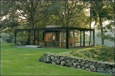 Qui a construit la maison de verre ?