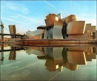 Qui a construite le muse Guggenheim de Bilbao ?