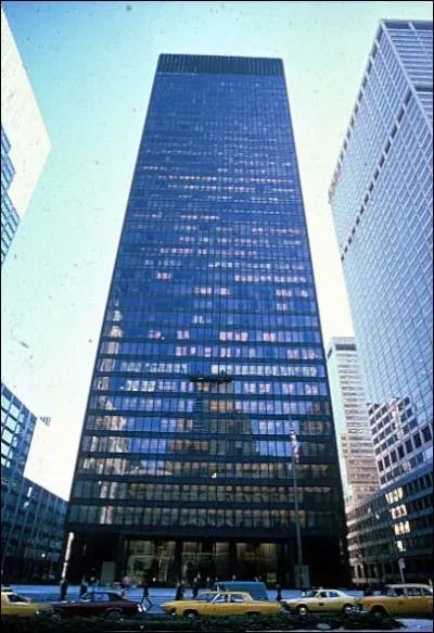 Qui a construit le Seagram Building ?