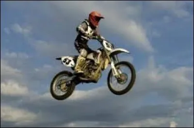 C'est un vrai casse-____.