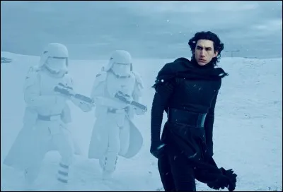 Qu'arrive-t-il à Kylo Ren à la fin de l'épisode 7 ?