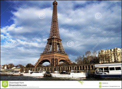 La tour Eiffel mesure 324 mètres de hauteur.