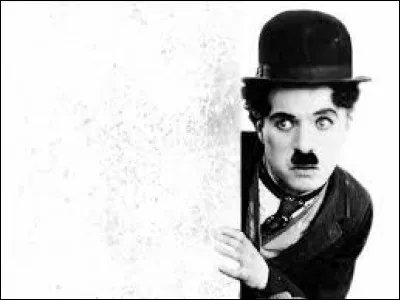 En français, le surnom de Charlie Chaplin était "Charlot".
