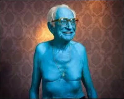 Quelle marque avec le slogan publicitaire "Colors live longer" a coloré des personnes âgées dans ses publicités ?