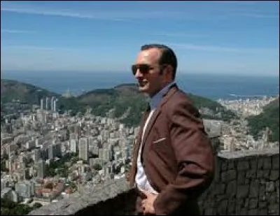 Quel volet des aventures d'Hubert Bonisseur de La Bath alias OSS 117 se déroule à Rio ?