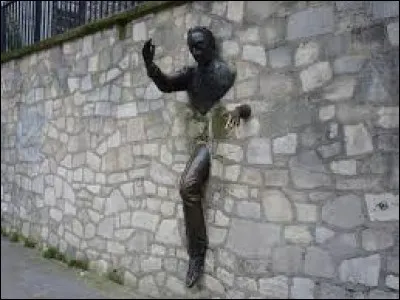 Qui a écrit la nouvelle "Le Passe-Muraille" ?