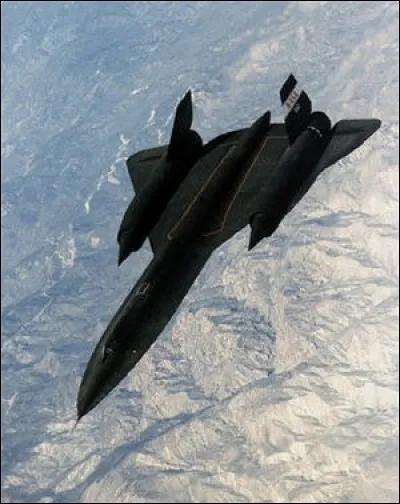 Cet appareil, mis en service en 1968 était fait pour les missions de reconnaissance et de surveillance. Il fut l'avion le plus rapide de tous les temps ; il s'agit du...