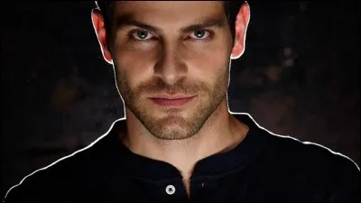 Aucun doute, vous l'avez vu dans la saga, il fait partie de l'armée de Dumbledore !