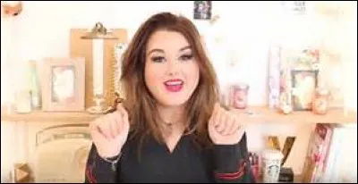 Quelle est sa phrase de début de vidéo ?