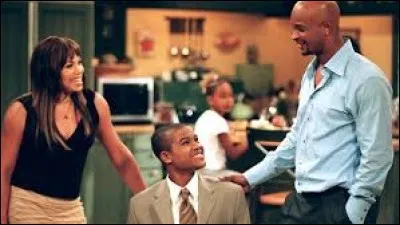 Lequel de ces personnages perd sa virginité, dans la troisième saison, dans le lit de Janet et Michael ?