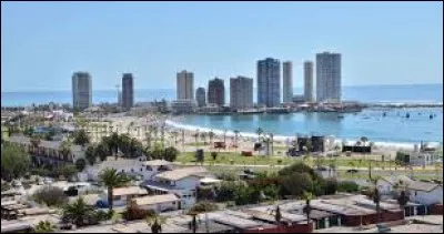 Où se situe Iquique ?