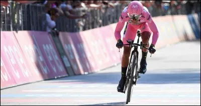 Qui prend le maillot rose à Nairo Quintana sur la dernière étape du tour d'Italie 2017 ?