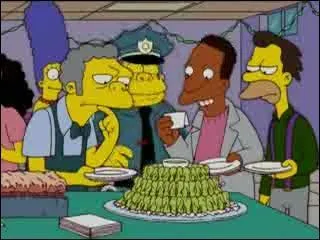 Si vous vous souvenez de cet pisode ,  quelle personne appartient le plat que Moe va goter ?