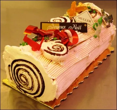 Magnifique bûche parfumée au cointreau qui lui donnera un léger goût....