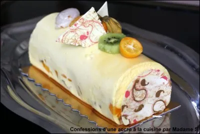 Nous finirons avec cette bûche exotique, parfumée au Malibu afin de laisser une légère saveur de rhum et....