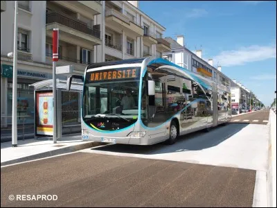 Comment s'appelle la ligne de busway créée en septembre 2012 ?