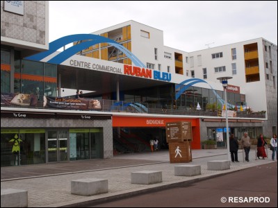 En quelle année le centre commercial "Ruban bleu" a-t-il ouvert ?