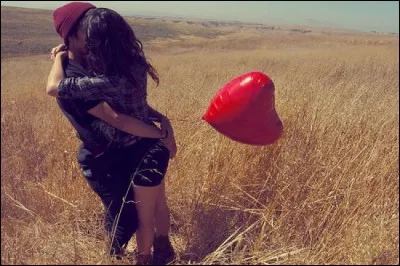 N'oublions pas les papillons dans le ventre et votre visage qui ___ complètement rouge.