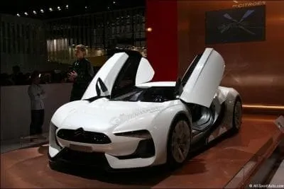 Quelle est la marque de cette voiture ?