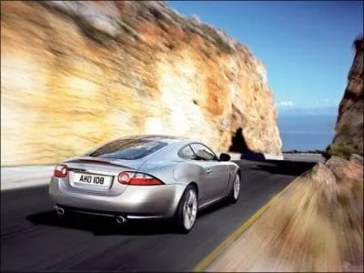 Quelle est la marque de cette voiture ?