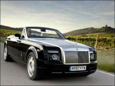 Quelle est la marque de cette voiture ?