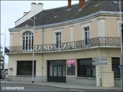 La salle d'art contemporain "Le Grand Café" était autrefois :