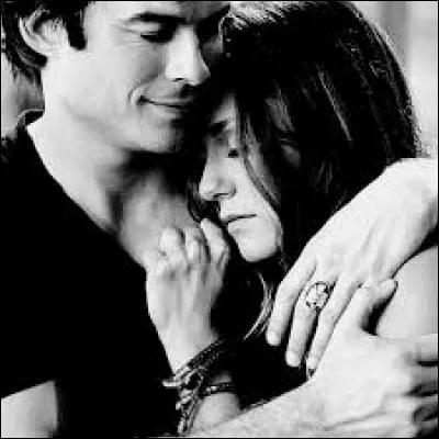 Dans l'épisode 8 de la saison 2, pourquoi Damon dit-il à Elena qu'il ne peut pas être égoïste avec elle ?