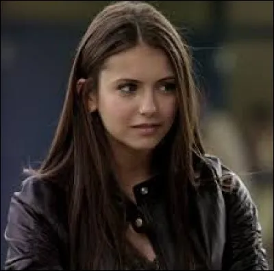 Pourquoi, depuis sa transformation en vampire, Elena fait tout ce que lui dit Damon ?