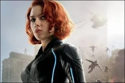 Dans l'univers cinématographique Marvel, quelle actrice incarne La Veuve noire (Black Widow) ?