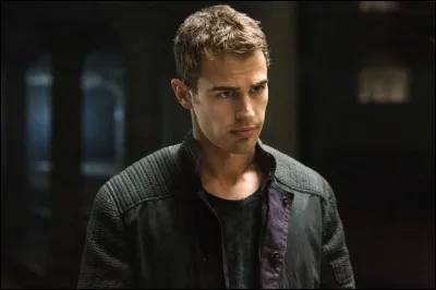 Pourquoi le surnom de Tobias Eaton est-il Quatre ?