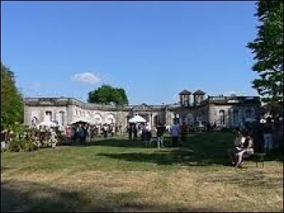 Nous partons en Lorraine, à la découverte du château de Gerbéviller, propriété de la princesse d'Aremberg. Pour cela, nous devons nous rendre dans le département ...