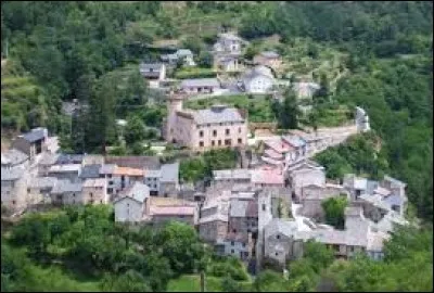 Le village Catalan de Nyer se trouve dans la nouvelle région ...