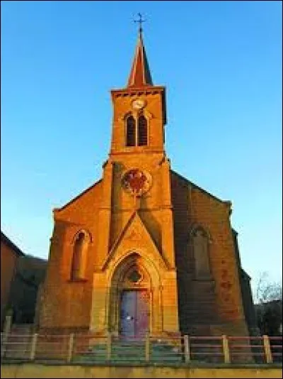 Voici l'église Saint-Jean-Baptise de Saulnes. Ville lorraine, à la frontière luxembourgeoise, elle se trouve dans le département ...