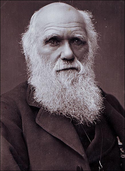 Qui est ce scientifique célèbre pour sa théorie de l'évolution ?