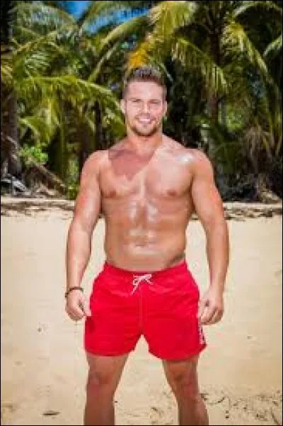 Comment s'appelle ce deuxième garçon musclé ?