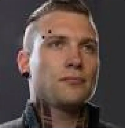 Qui est l'ennemi de Béatrice et son petit ami ?