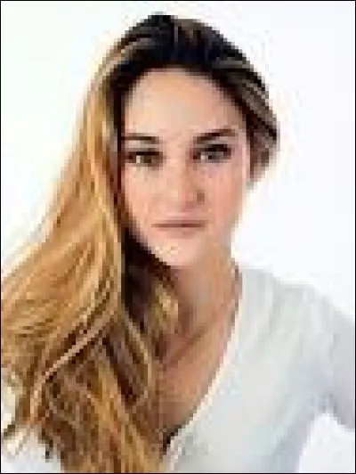 Arrivée chez les Audacieux Béatrice change de prénom ; comment s'appelle-t-elle ?