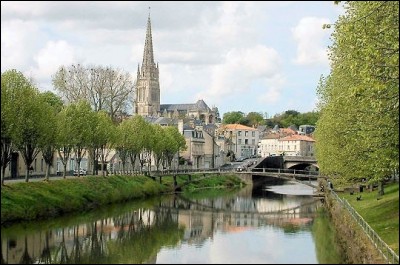 A Fontenay-le-Comte le Week'n Ride est, en avril, le rendez-vous de l'année des adeptes du VTT. Qui sont les habitants de cette commune ?
