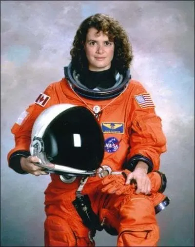 Il n'y a qu'une seule femme. Elle est canadienne et s'appelle: